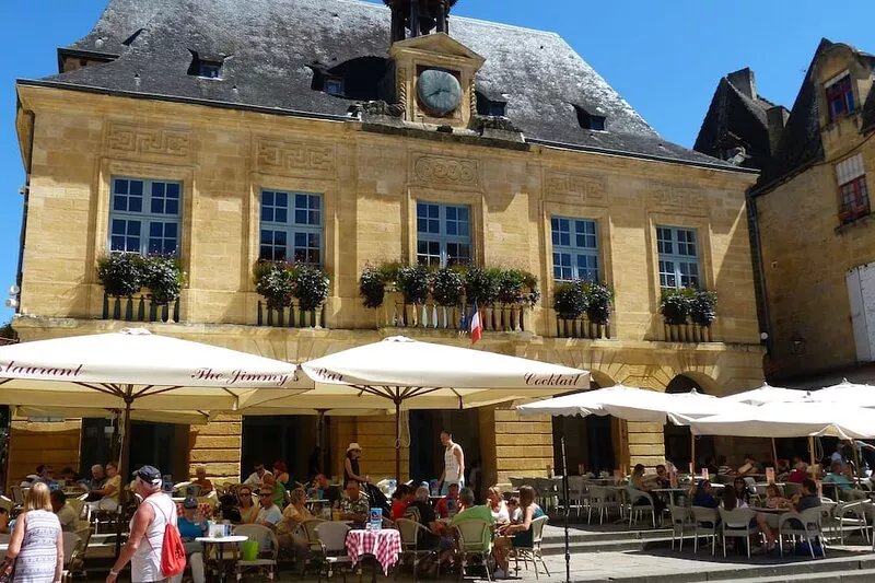 Matisse, delightful apartment in Sarlat. Ideal for couples. Free WiFi & parking