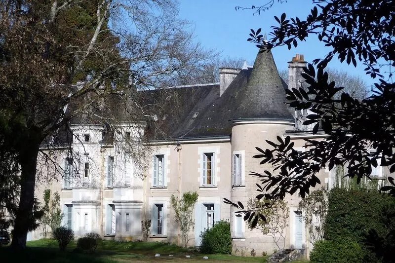 Castle close family Loire castles, 18 people, swimming pool / tennis