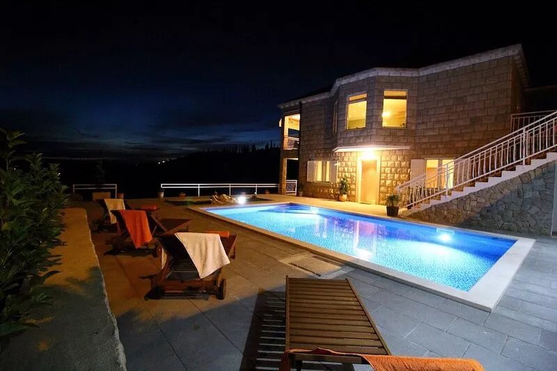 Villa Oasis Cypress - Three Bedroom Villa with Terrace and Swimming Pool