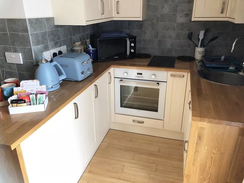 Seaside two bedroom flat with parking opposite path onto beach