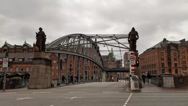 Statue of Vasco De Gama - Hamburg