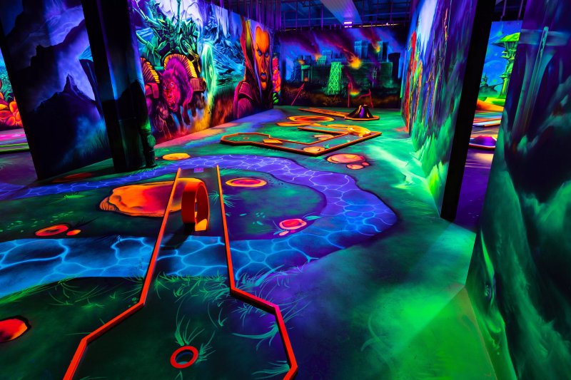 5 Welten - 3D Schwarzlicht Minigolf