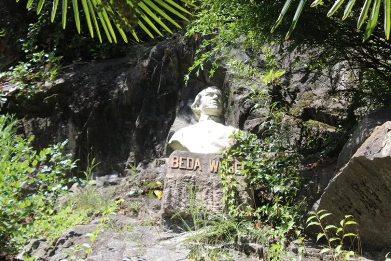 Busto A Beda Weber