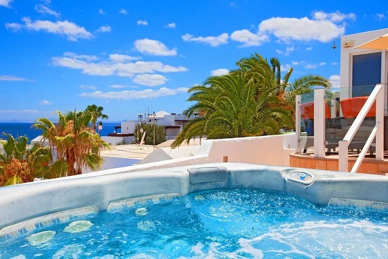 luxury villa sleeps 8 with amazing sea views