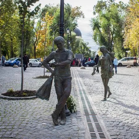 Sculpture of Lovers