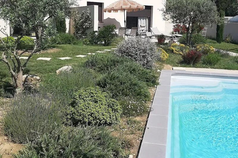 TERRACED HOUSE 50 M² GARDEN TERRACE, SWIMMING POOL, CENTER VAISON LA ROMAINE