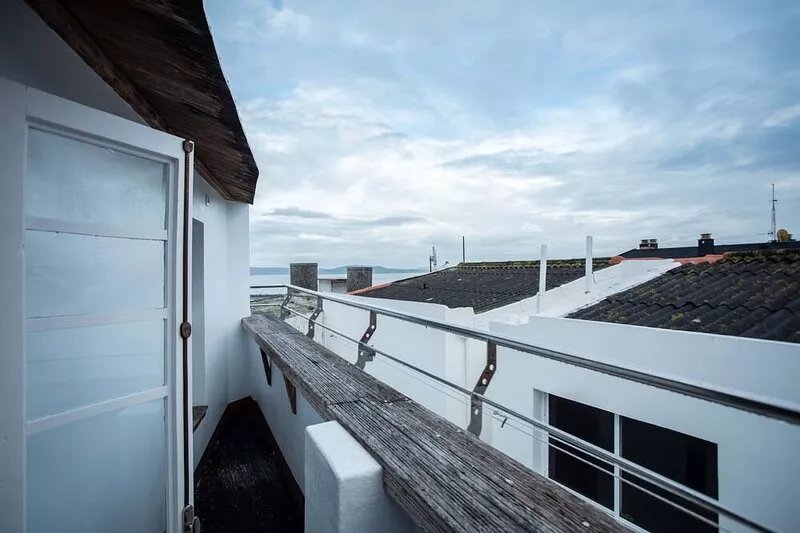 Penthouse with terrace and sea views.