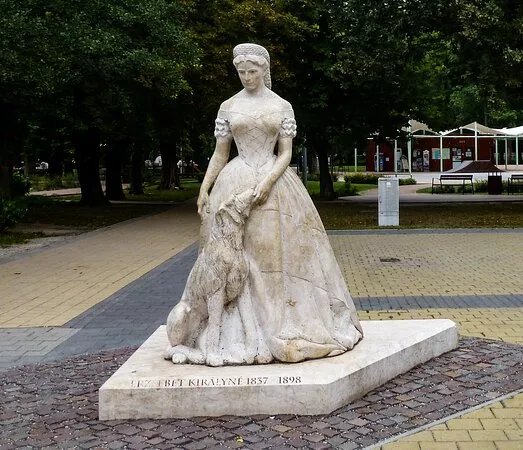 Erzsebet kiralyne-szobor