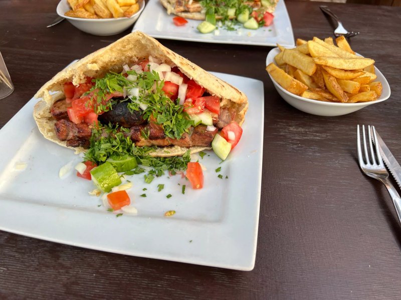 I taverna tis pareas
