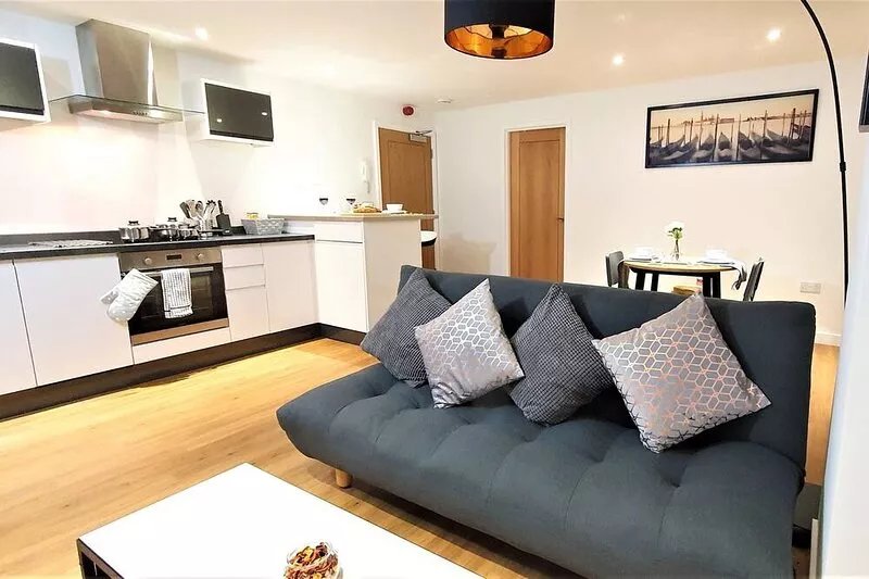 Ultra Modern, Super Comfortable, 2 Bed Apartment Northampton Town Centre