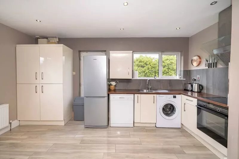 Beautiful Private House. 10 mins drive to City Centre & Blarney Castle.