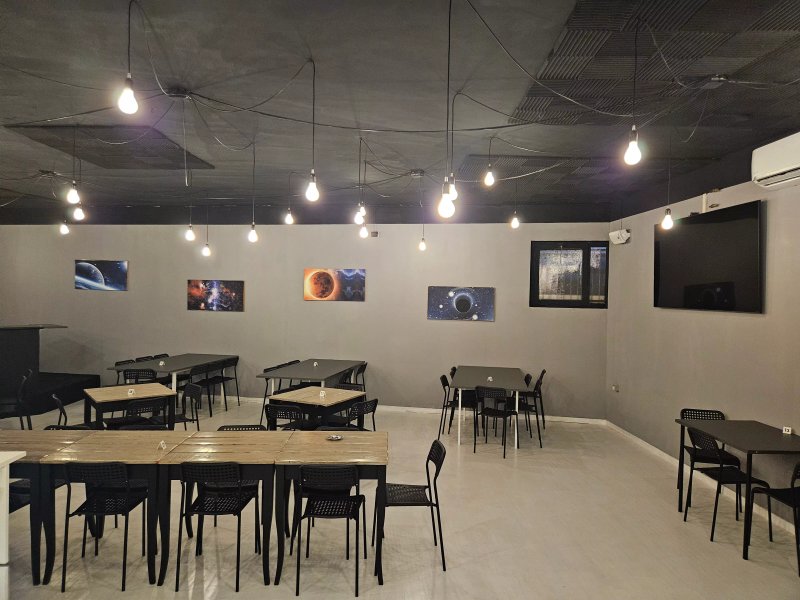 Black Hole Risto Pub