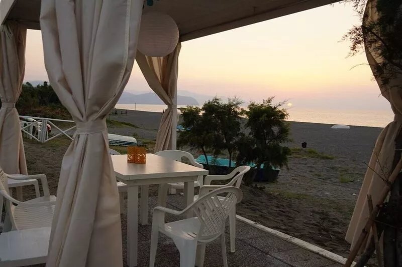 Villa with direct access to the beach and with a beautiful sea view.