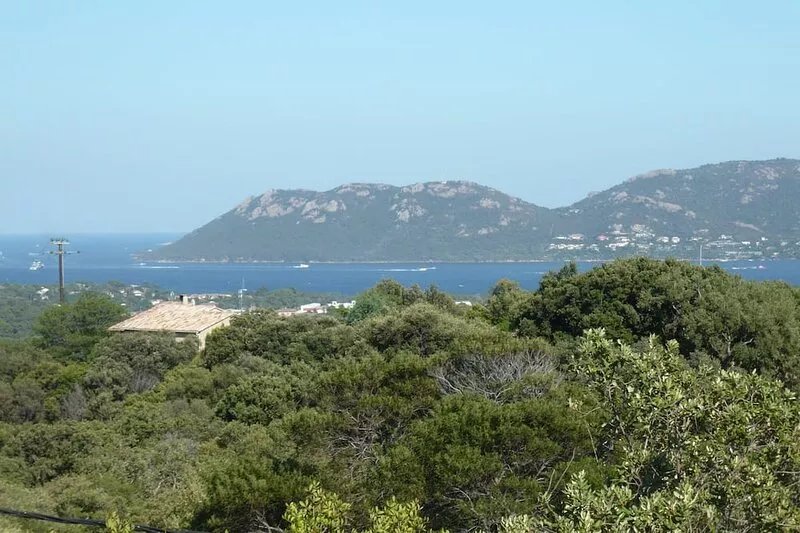 Quiet location close to town center and beaches with private pool