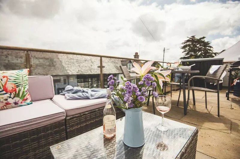 Pet-friendly Kid-friendly Duplex Apartment Private Terrace, Parking, & Sea-views