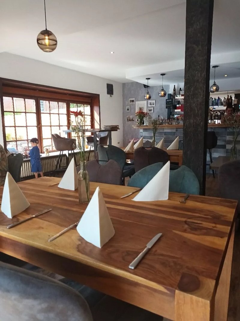 Restaurant 1221