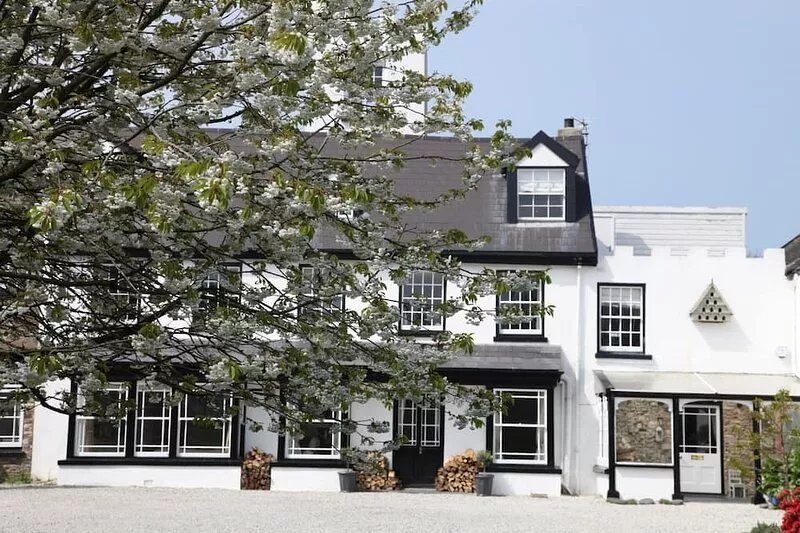 Central part of 15th Century Manor House w/ Beach Access, Private pool and