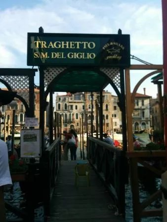 Societa Cooperativa fra Gondolieri Traghetto S. Lucia