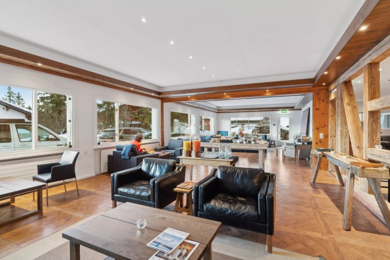 The Gallery Lounge & Bar