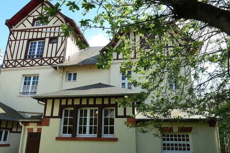 Large family villa near Hotel Royal
