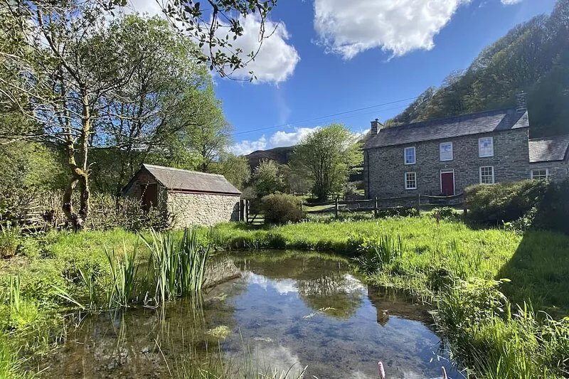 Luxury Farmhouse In Wild And Untamed Cambrian Mountains near Brecon Beacons