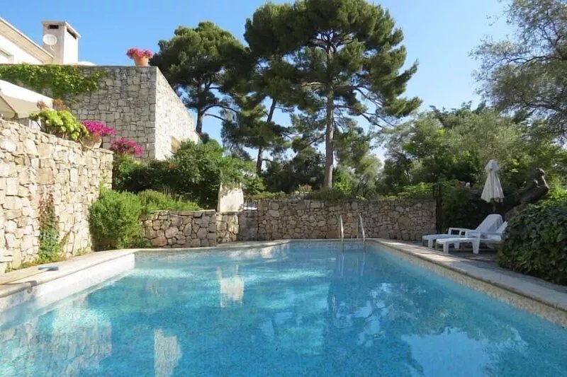 Villa 80m2 terrace 100m2 between Cannes Antibes swimming pool garden view sea