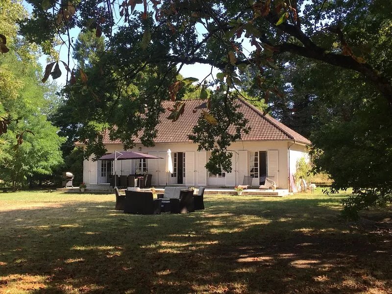 Furnished tourist accommodation classified 4 stars on 2 hectares planted with
