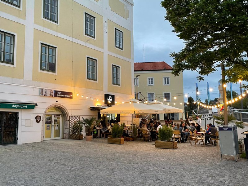K Hofacht Deli - Kitchen & Bar