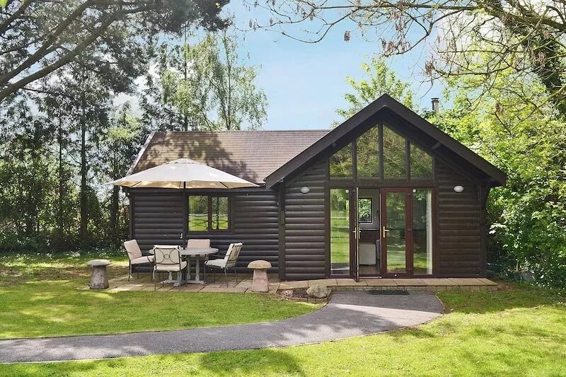 A cosy retreat for a couple, set in a woodland area, and close to all of