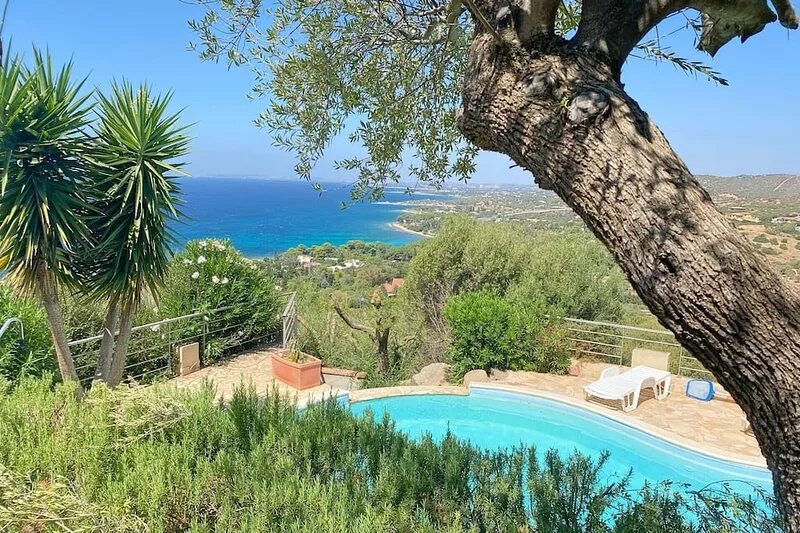 Gorgeous villa, breathtaking sea views, private pool, wifi and air-conditioning.