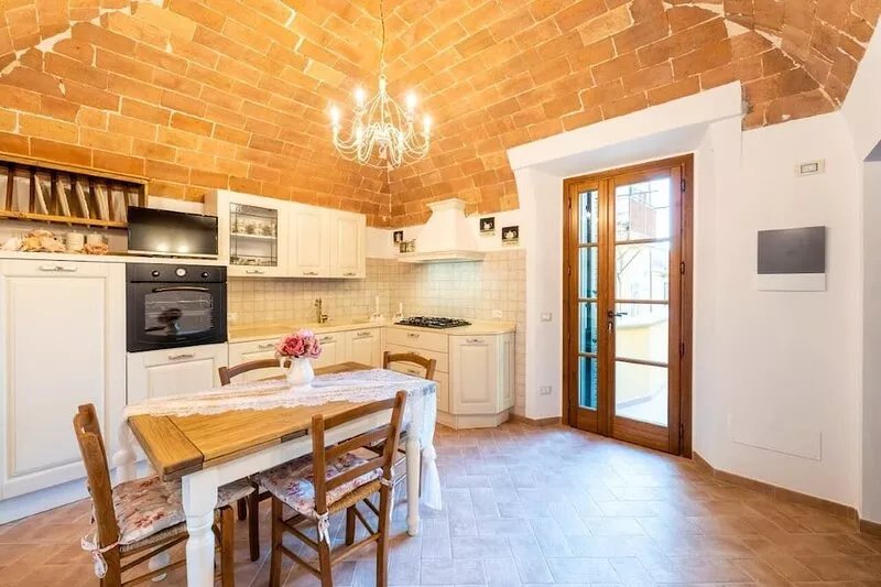 Terrace on the Sunset of Silence. Apartment in the center of Lajatico