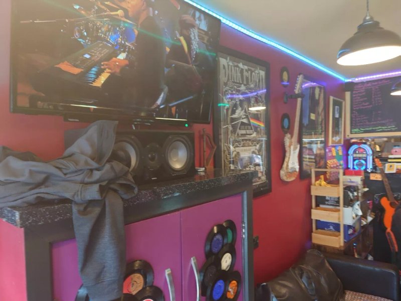Lizzy Lee's Rock Cafe & Music Store