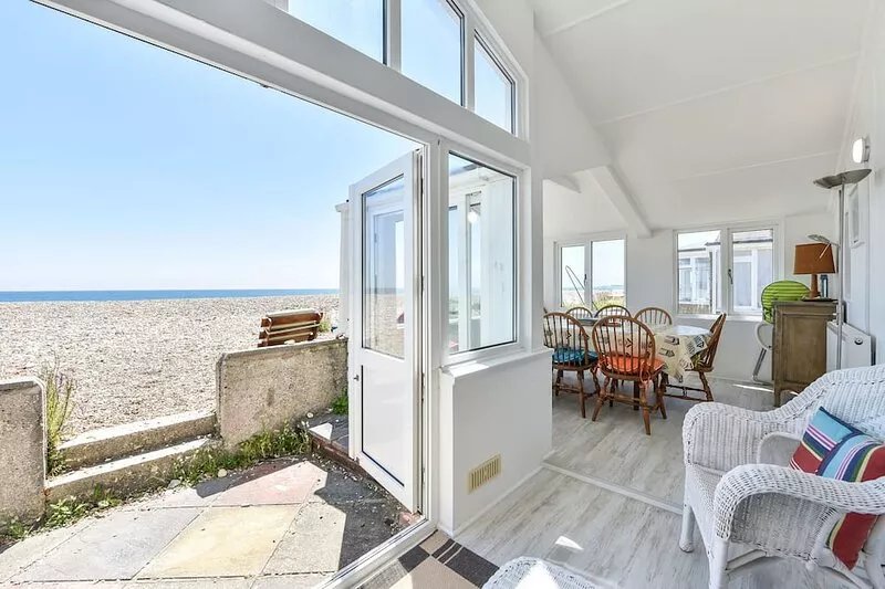Seasidings, Pagham - sleeps 10 guests  in 5 bedrooms