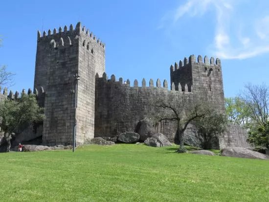 Parque do Castelo e Paco dos Duques de Braganca