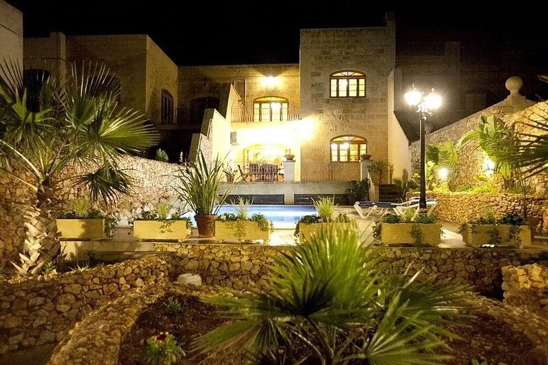 Large fully A/C villa,  private pool + amazing views. Free transfers in Gozo