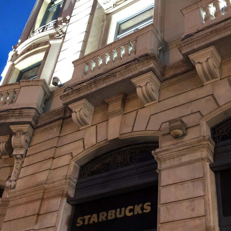 Starbucks Plaza Escandalera