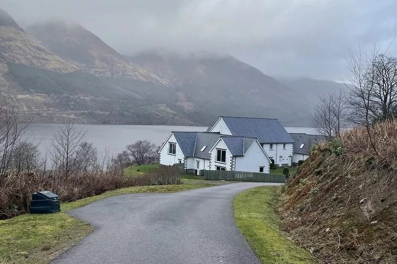 Hunters Lodge, 5 Corries Stunning Loch side property
