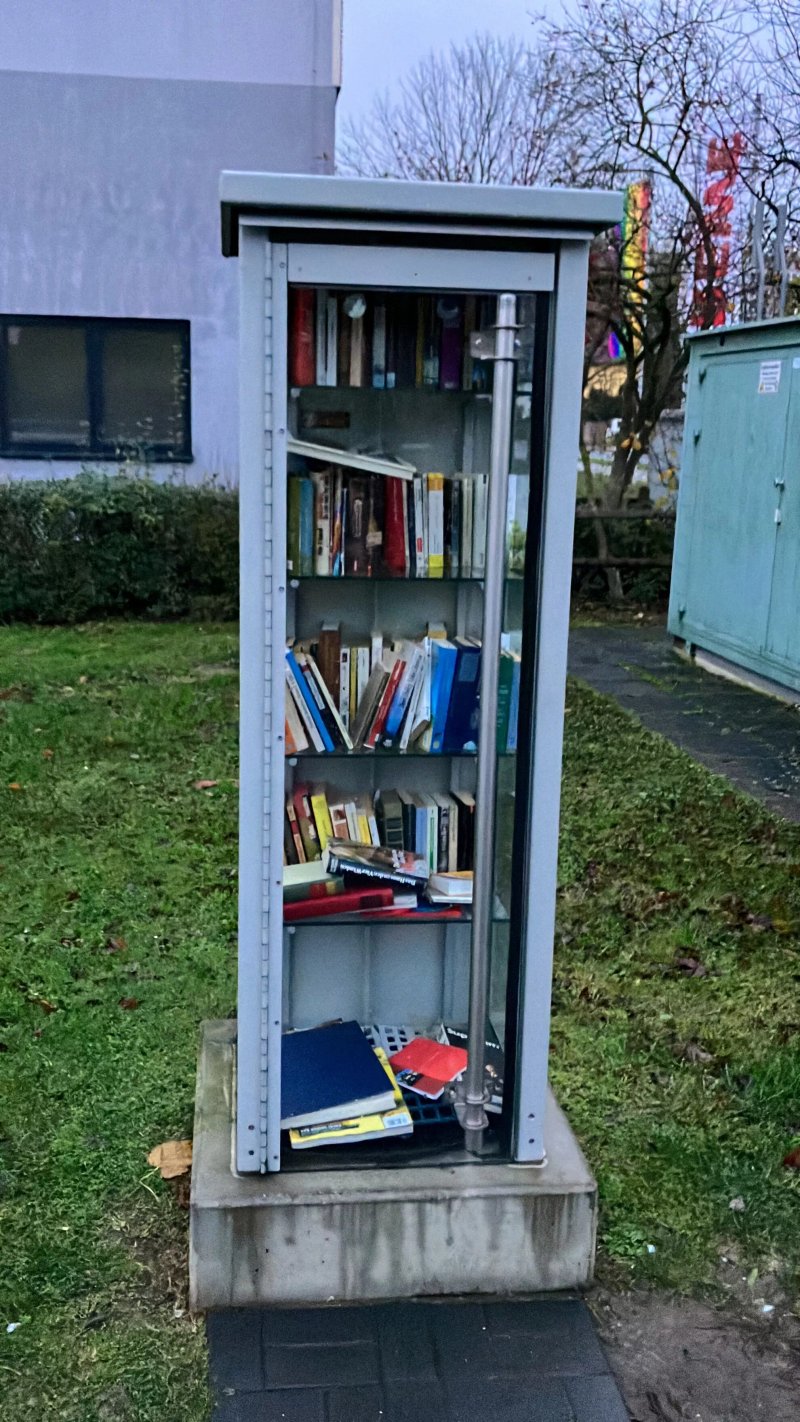 Bucherschrank am Warnekamp