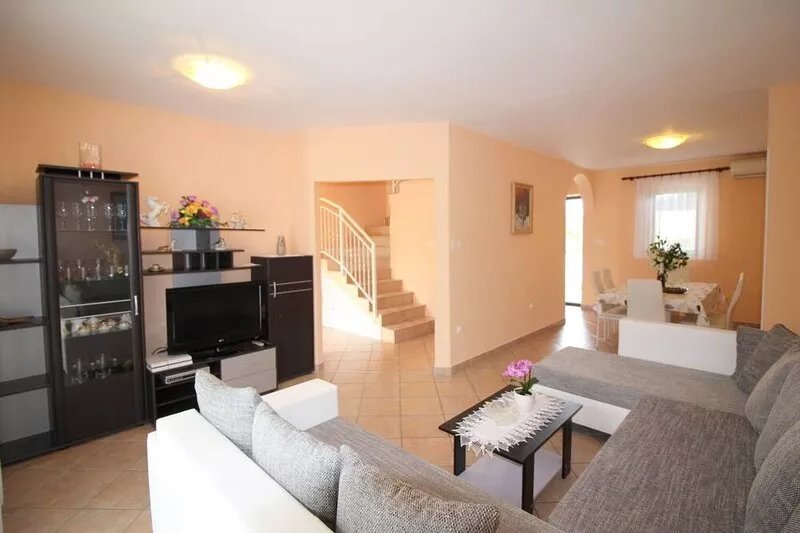 Close to the beach, Air-conditioned, Family-friendly, Quiet location