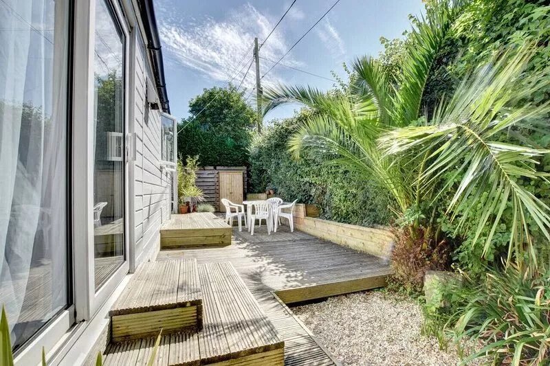 The Beach Hut - Two Bedroom House, Sleeps 4