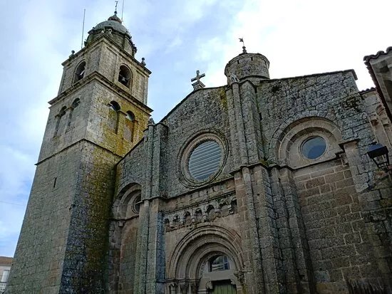 Colegiata De Santa Maria De Xunqueira De Ambia