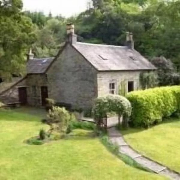 Traditional Springburn cottage, Loch Fyne 50m, sleeps 5