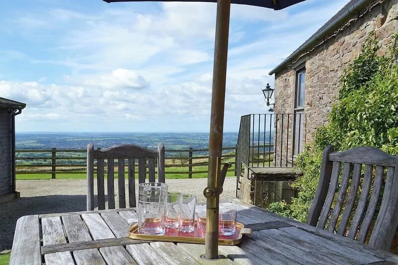 2 bedroom accommodation in Thorncliffe, near Leek