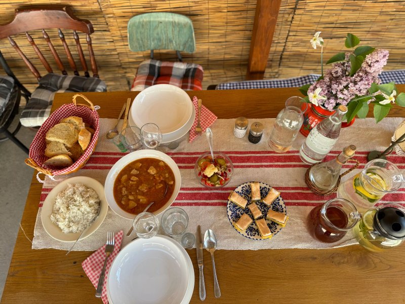 In Bucataria Mamei- Punct Gastronomic Local