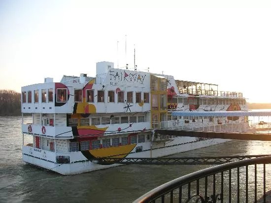 Botel Fairway
