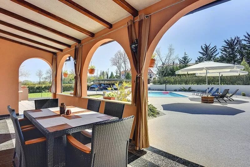 Villa with private pool, children's playground, WiFi, air conditioning
