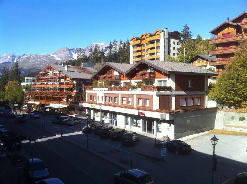Beautiful Central Downtown Crans Apartment-Steps from Ski or Golf
