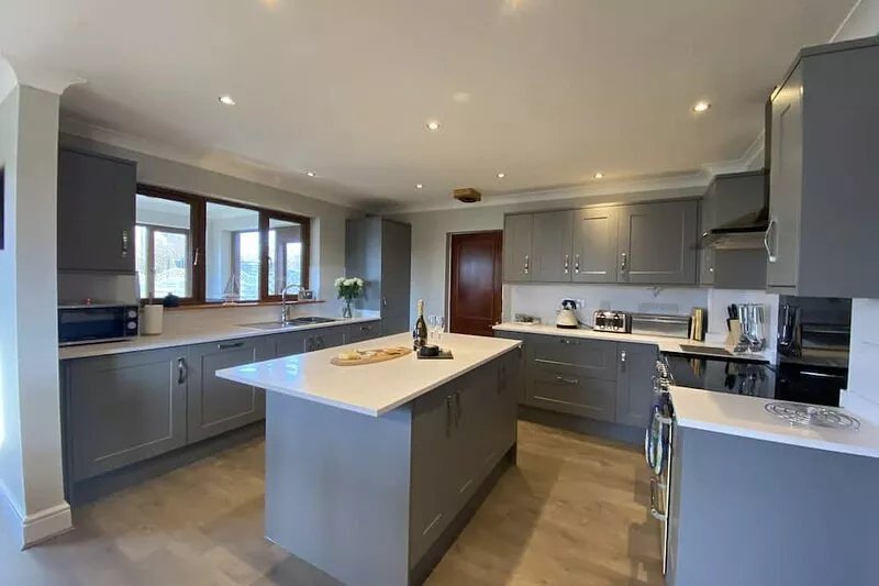 Benthall House - sleeps 8 guests  in 4 bedrooms
