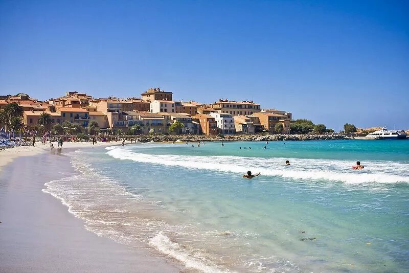 In the heart of Ile Rousse five minutes walk from the city center and the beach.
