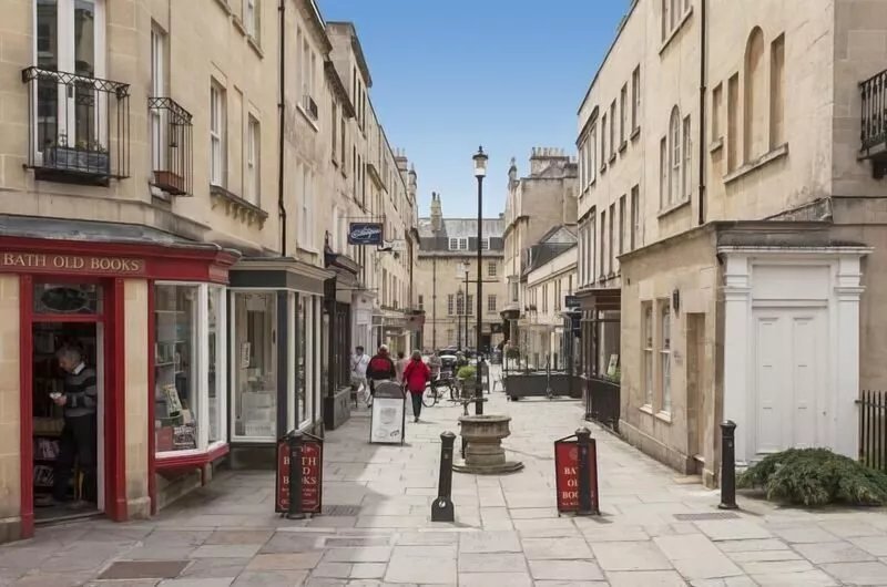 Smart, contemporary house with 2 bedrooms sleeping 3 in the heart of Bath